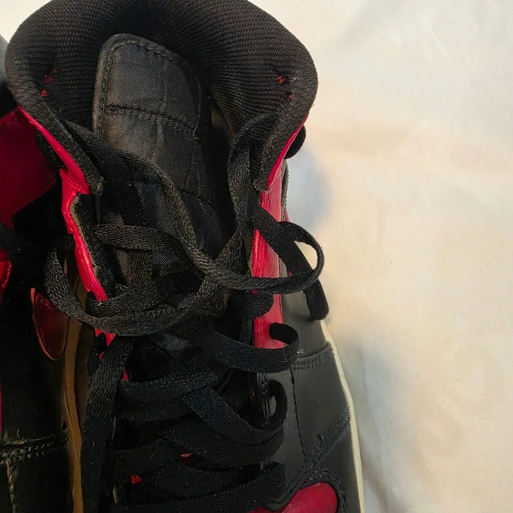 Nike Air Jordan 1 Mid Men 11.5 Black Red Good 554724-074 Bred Sneakers
